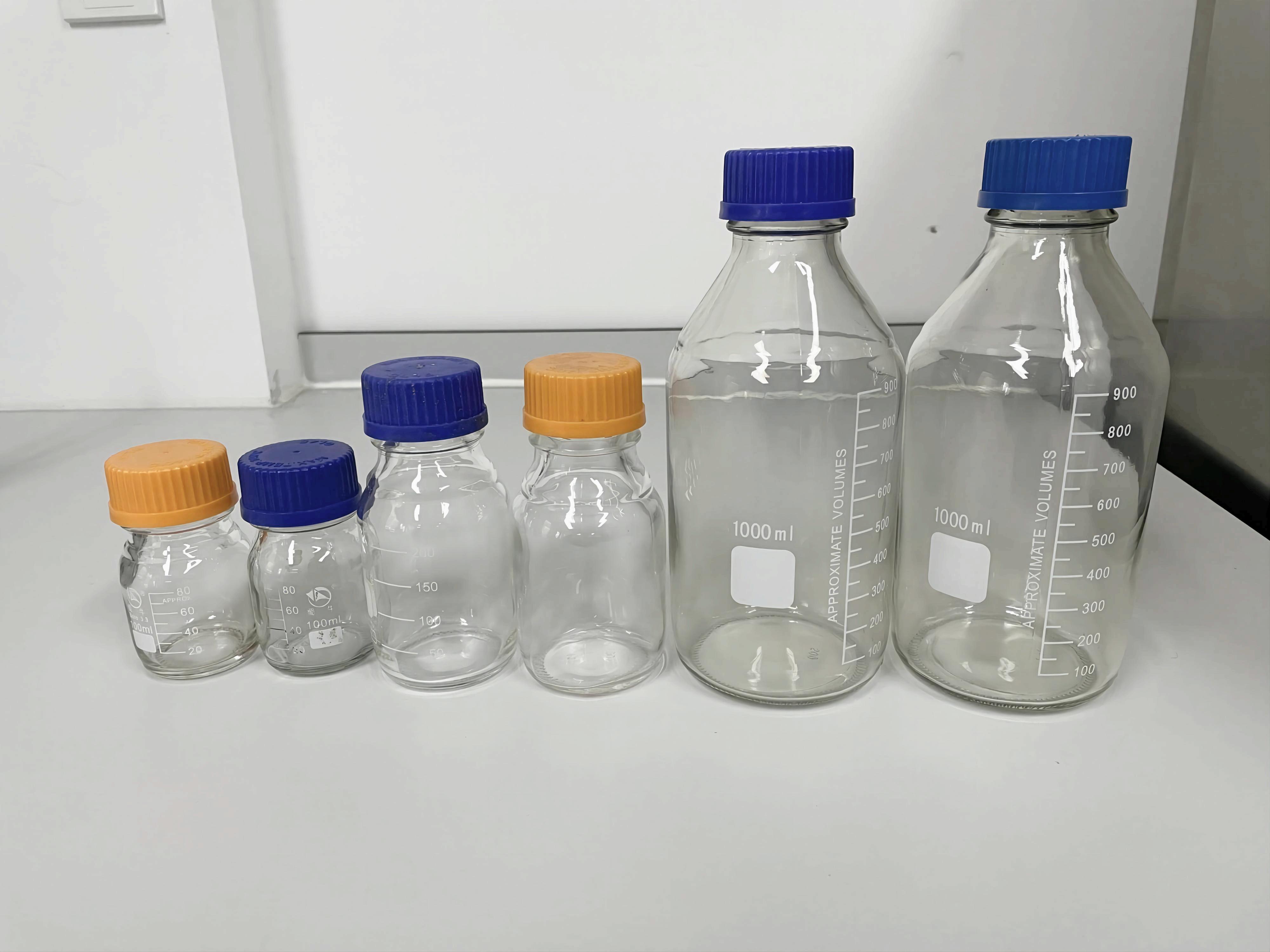 喜瓶者洗瓶機(jī)是如何清洗藍(lán)蓋瓶的？